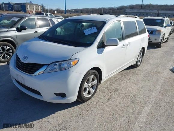 2011 Toyota Sienna LE AAS with VIN 5TDKK3DC3BS071539, listed as a IAAI auction lot 41683220 with 224,172 mi miles. Bid and sale history available at carsss.com. Image 2.