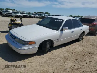 1995 Ford Crown Victoria z VIN 2FALP73W7SX158296, wystawiony jako Copart lot #56706735 z przebiegiem 104 884 mil mil oraz Czysty tytuł • Clean title. Historia ofert i sprzedaży dostępna na DreamBid. Obrazek 1.