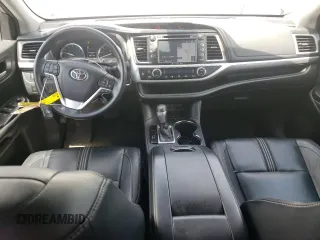 2018 Toyota Highlander SE with VIN 5TDJZRFH3JS895705, listed as a Copart auction lot 58028185 with 23,800 mi miles and Salvage title. Bid and sale history available at DreamBid. Image 8.