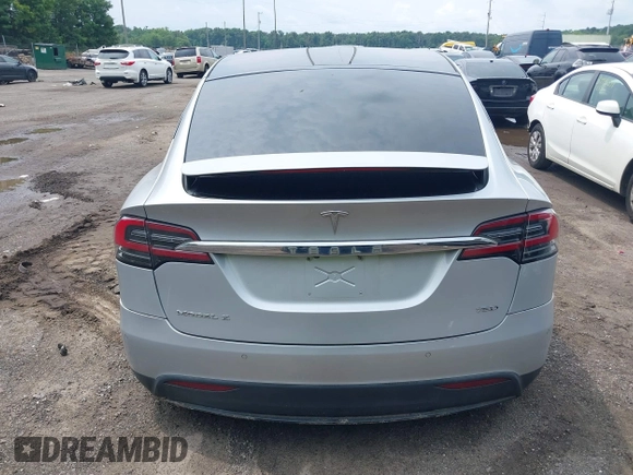 2016 Tesla Model X 70D z VIN 5YJXCAE25GF022898, wystawiony jako IAAI lot #39945988 z przebiegiem Nie podano mil oraz . Historia ofert i sprzedaży dostępna na DreamBid. Obrazek 15.