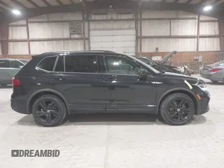 2024 Volkswagen Tiguan SE R-Line Black with VIN 3VV8B7AX8RM103700, listed as a IAAI auction lot 41991238 with 5,084 mi miles and . Bid and sale history available at DreamBid. Image 13.