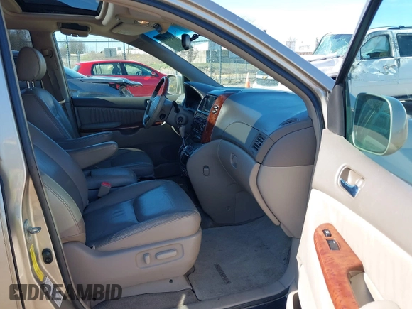 2005 Toyota Sienna XLE with VIN 5TDBA22C05S045324, listed as a IAAI auction lot 42047480 with 288,285 mi miles. Bid and sale history available at carsss.com. Image 5.