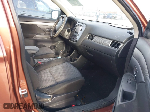 2014 Mitsubishi Outlander SE z VIN JA4AZ3A31EZ008884, wystawiony jako IAAI lot #41825440 z przebiegiem 171 232 mil mil oraz . Historia ofert i sprzedaży dostępna na DreamBid. Obrazek 5.