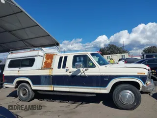 1985 Ford F-250 with VIN 1FTHX2517FKB47375, listed as a IAAI auction lot 41735885 with 89,018 mi miles. Bid and sale history available at carsss.com. Image 13.