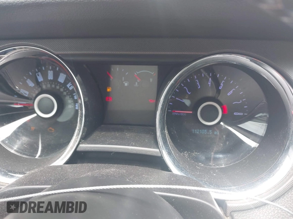 2014 Ford Mustang V6 z VIN 1ZVBP8AM3E5332204, wystawiony jako IAAI lot #42170138 z przebiegiem 112 105 mil mil oraz . Historia ofert i sprzedaży dostępna na DreamBid. Obrazek 7.