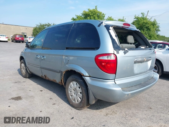 2005 Chrysler Town & Country with VIN 1C4GP45R35B326475, listed as a IAAI auction lot 40670759 with 199,230 mi miles. Bid and sale history available at carsss.com. Image 3.