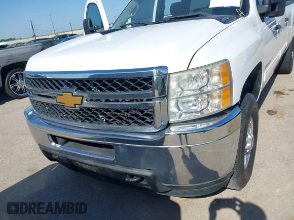 2013 Chevrolet Silverado 2500HD LT with VIN 1GC1CXCG6DF122202, listed as a IAAI auction lot 41990802 with 238,041 mi miles. Bid and sale history available at carsss.com. Image 6.