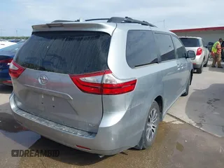 2019 Toyota Sienna XLE Auto Access Seat with VIN 5TDYZ3DC5KS977360, listed as a IAAI auction lot 41911897 with 71,200 mi miles. Bid and sale history available at carsss.com. Image 4.