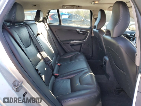 2015 Volvo V60 z VIN YV1612SD8F1212533, wystawiony jako Copart lot #84704784 z przebiegiem 150 988 mil mil oraz Czysty tytuł • Clean title. Historia ofert i sprzedaży dostępna na DreamBid. Obrazek 11.