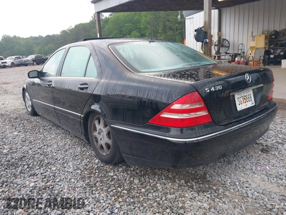 2000 Mercedes-Benz S with VIN WDBNG70J4YA020596, listed as a IAAI auction lot 42101357 with Not Provided miles. Bid and sale history available at carsss.com. Image 3.