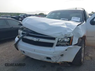 2014 Chevrolet Tahoe LT with VIN 1GNSKBE01ER240904, listed as a IAAI auction lot 42277461 with 176,745 mi miles and . Bid and sale history available at DreamBid. Image 6.