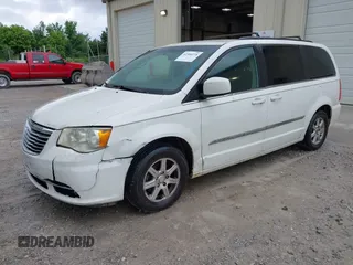 2011 Chrysler Town & Country Touring z VIN 2A4RR5DG1BR658091, wystawiony jako IAAI lot #42304238 z przebiegiem 227 754 mil mil oraz . Historia ofert i sprzedaży dostępna na DreamBid. Obrazek 2.