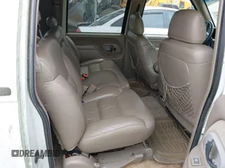 1999 GMC Suburban with VIN 1GKFK16R4XJ798754, listed as a IAAI auction lot 41998578 with 266,899 mi miles. Bid and sale history available at carsss.com. Image 8.