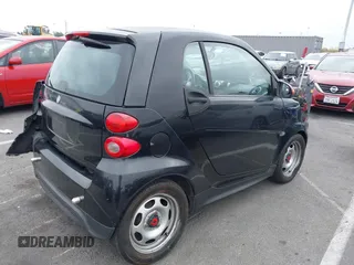 2013 Smart fortwo Pure with VIN WMEEJ3BA1DK651627, listed as a IAAI auction lot 42733791 with 130,561 mi miles and . Bid and sale history available at DreamBid. Image 4.