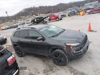 2016 Jeep Cherokee Latitude z VIN 1C4PJMCB9GW152673, wystawiony jako IAAI lot #41704412 z przebiegiem 140 559 mil mil oraz . Historia ofert i sprzedaży dostępna na DreamBid. Obrazek 13.