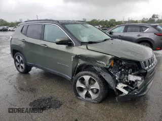 2019 Jeep Compass Latitude z VIN 3C4NJDBB8KT674296, wystawiony jako Copart lot #57901855 z przebiegiem 76 339 mil mil oraz Szkoda całkowita • Salvage title. Historia ofert i sprzedaży dostępna na DreamBid. Obrazek 4.