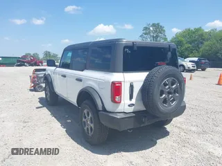 2025 Ford Bronco Big Bend z VIN 1FMDE7BH3SLA43579, wystawiony jako IAAI lot #42533206 z przebiegiem 2 958 mil mil oraz . Historia ofert i sprzedaży dostępna na DreamBid. Obrazek 3.