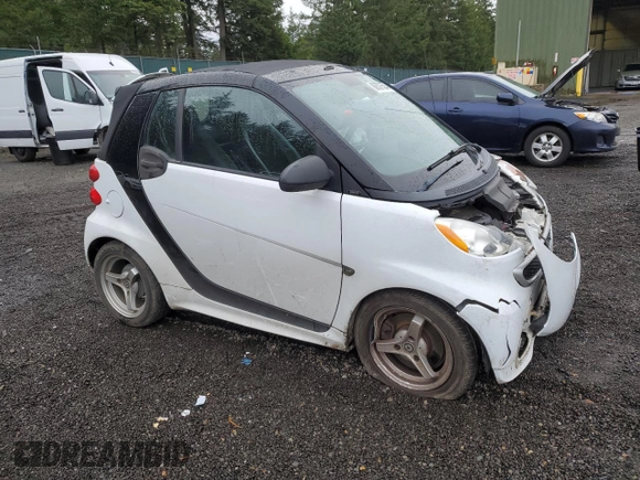 2013 Smart fortwo Passion z VIN WMEEK3BAXDK659870, wystawiony jako Copart lot #86387504 z przebiegiem 72 638 mil mil oraz Szkoda całkowita • Salvage title. Historia ofert i sprzedaży dostępna na DreamBid. Obrazek 4.