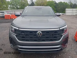 2024 Volkswagen Atlas SEL Premium R-Line with VIN 1V2FE2CA0RC253583, listed as a IAAI auction lot 41951435 with 4,668 mi miles and . Bid and sale history available at DreamBid. Image 12.