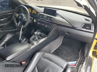 2015 BMW M4 z VIN WBS3R9C54FK334245, wystawiony jako Copart lot #54086695 z przebiegiem 90 191 mil mil oraz Szkoda całkowita • Salvage title. Historia ofert i sprzedaży dostępna na DreamBid. Obrazek 8.