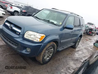 2006 Toyota Sequoia SR5 with VIN 5TDBT44A26S260206, listed as a IAAI auction lot 41658833 with 206,578 mi miles and . Bid and sale history available at DreamBid. Image 2.