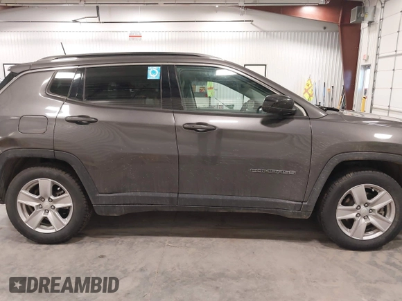 2022 Jeep Compass Latitude z VIN 3C4NJCBB1NT228814, wystawiony jako IAAI lot #41420501 z przebiegiem 36 993 mil mil oraz . Historia ofert i sprzedaży dostępna na DreamBid. Obrazek 13.