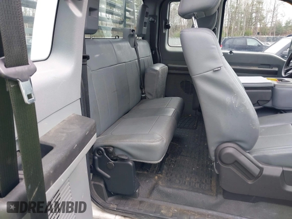 2015 Ford F-250 XLT z VIN 1FT7X2B6XFEA64744, wystawiony jako IAAI lot #41950505 z przebiegiem 200 300 mil mil oraz . Historia ofert i sprzedaży dostępna na DreamBid. Obrazek 8.