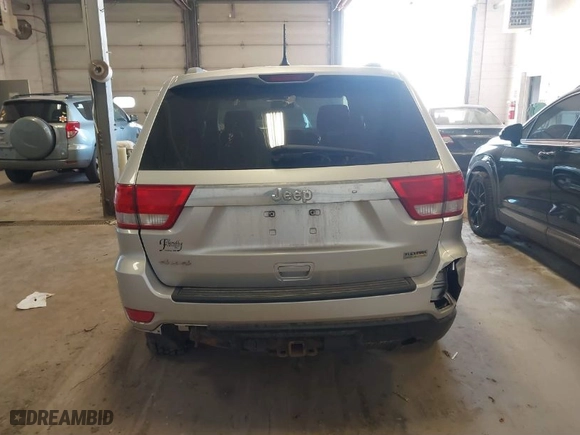 2011 Jeep Grand Cherokee Laredo with VIN 1J4RR4GG5BC690251, listed as a IAAI auction lot 41824839 with 261,010 mi miles. Bid and sale history available at carsss.com. Image 16.