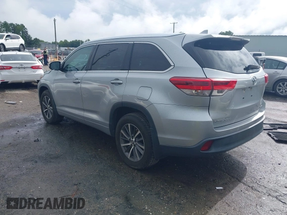 2018 Toyota Highlander SE с VIN 5TDJZRFH1JS545568, выставлен на аукционе IAAI как лот 42582513 с пробегом 120 695 миль миль и . История ставок и продаж доступна на DreamBid. Изображение 3.