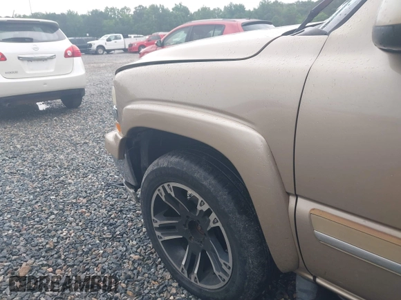2005 Chevrolet Suburban LT with VIN 1GNFK16Z35J213484, listed as a IAAI auction lot 42251630 with 384,604 mi miles and . Bid and sale history available at DreamBid. Image 12.