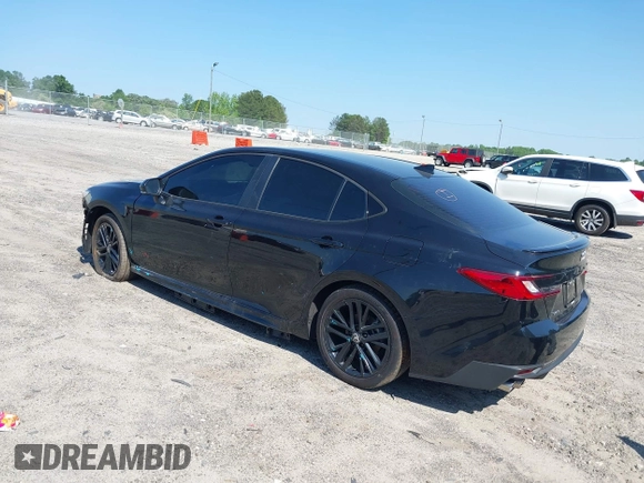2025 Toyota Camry LE z VIN 4T1DAACK8SU509391, wystawiony jako IAAI lot #42133729 z przebiegiem 10 000 mil mil oraz . Historia ofert i sprzedaży dostępna na DreamBid. Obrazek 3.