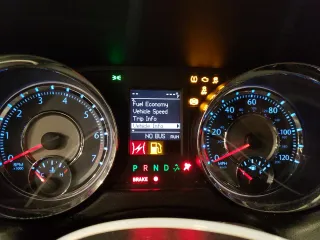 2014 Chrysler Town & Country Touring z VIN 2C4RC1BG3ER294604, wystawiony jako Copart lot #54060855 z przebiegiem Nie podano mil oraz Szkoda całkowita • Salvage title. Historia ofert i sprzedaży dostępna na DreamBid. Obrazek 9.