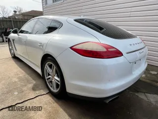2013 Porsche Panamera z VIN WP0AA2A74DL016182, wystawiony jako Copart lot #89269425 z przebiegiem 119 089 mil mil oraz Czysty tytuł • Clean title. Historia ofert i sprzedaży dostępna na DreamBid. Obrazek 3.