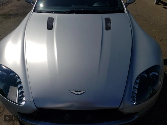2006 Aston Martin Vantage z VIN SCFBB03B76GC02094, wystawiony jako Copart lot #69683434 z przebiegiem 26 353 mil mil oraz Szkoda całkowita • Salvage title. Historia ofert i sprzedaży dostępna na DreamBid. Obrazek 11.