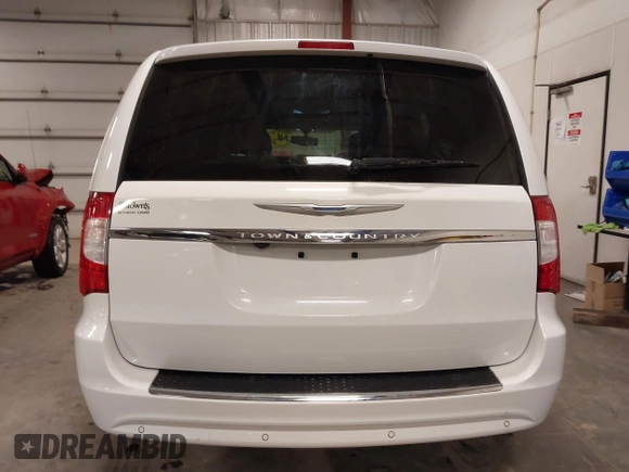 2016 Chrysler Town & Country Touring-L with VIN 2C4RC1CG3GR284527, listed as a IAAI auction lot 41898213 with 198,148 mi miles. Bid and sale history available at carsss.com. Image 17.