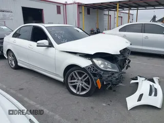2013 Mercedes-Benz C 250 Sport z VIN WDDGF4HBXDA862156, wystawiony jako IAAI lot #42425713 z przebiegiem Nie podano mil oraz . Historia ofert i sprzedaży dostępna na DreamBid. Obrazek 1.