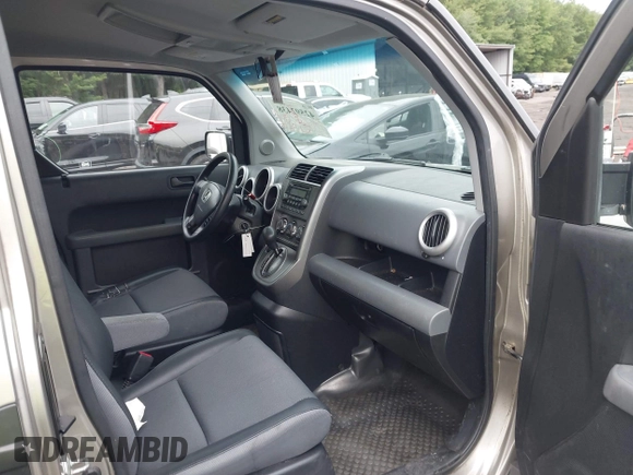 2004 Honda Element EX with VIN 5J6YH28574L013382, listed as a IAAI auction lot 42592438 with 119,981 mi miles and . Bid and sale history available at DreamBid. Image 5.