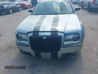 2006 Chrysler 300 C z VIN 2C3KA63H86H230436, wystawiony jako IAAI lot #42474791 z przebiegiem 231 624 mil mil oraz . Historia ofert i sprzedaży dostępna na DreamBid. Obrazek 6.