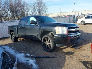 2011 Chevrolet Silverado 1500 LS with VIN 3GCPCREA5BG393102, listed as a IAAI auction lot 41654417 with NaN miles. Bid and sale history available at carsss.com. Image 1.