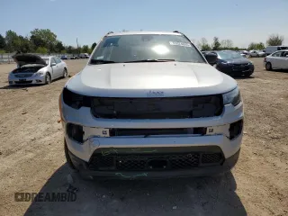 2025 Jeep Compass Latitude z VIN 3C4NJDBN1ST566404, wystawiony jako Copart lot #55024085 z przebiegiem 381 mil mil oraz Szkoda całkowita • Salvage title. Historia ofert i sprzedaży dostępna na DreamBid. Obrazek 5.