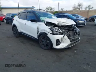 2022 Nissan Kicks SR z VIN 3N1CP5DV6NL519806, wystawiony jako IAAI lot #42061819 z przebiegiem 49 112 mil mil oraz . Historia ofert i sprzedaży dostępna na DreamBid. Obrazek 1.