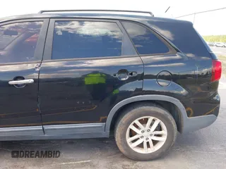 2015 Kia Sorento LX with VIN 5XYKT4A74FG594260, listed as a IAAI auction lot 42016829 with 155,026 mi miles. Bid and sale history available at carsss.com. Image 6.