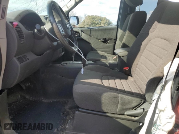 2021 Nissan Frontier S z VIN 1N6ED0CE8MN710612, wystawiony jako Copart lot #44038965 z przebiegiem Nie podano mil oraz Szkoda całkowita • Salvage title. Historia ofert i sprzedaży dostępna na DreamBid. Obrazek 7.