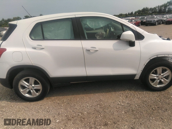 2019 Chevrolet Trax LS with VIN 3GNCJKSB4KL388884, listed as a IAAI auction lot 39924065 with 67,454 mi miles. Bid and sale history available at carsss.com. Image 14.