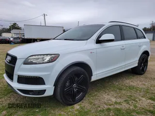 2013 Audi Q7 3.0T S line Prestige with VIN WA1DGAFE2DD010818, listed as a IAAI auction lot 41640066 with 155,738 mi miles. Bid and sale history available at carsss.com. Image 2.