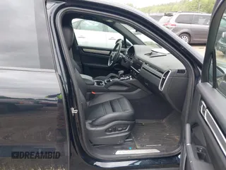 2023 Porsche Cayenne z VIN WP1AA2AY4PDA04443, wystawiony jako IAAI lot #42356928 z przebiegiem 29 630 mil mil oraz . Historia ofert i sprzedaży dostępna na DreamBid. Obrazek 5.