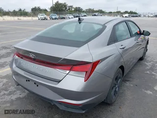 2022 Hyundai Elantra Essential with VIN KMHLM4AG8NU325382, listed as a IAAI auction lot 41503533 with 65,631 mi miles. Bid and sale history available at carsss.com. Image 4.