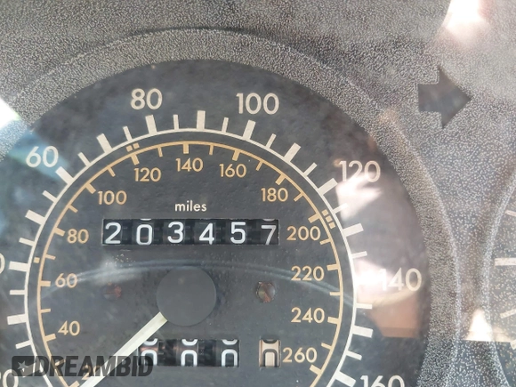 1986 Mercedes-Benz 560 z VIN WDBCA45D7GA200289, wystawiony jako IAAI lot #42313986 z przebiegiem 203 457 mil mil oraz . Historia ofert i sprzedaży dostępna na DreamBid. Obrazek 7.