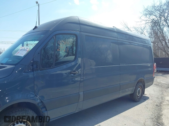 2019 Mercedes-Benz Sprinter Cargo z VIN WD4PF1CD6KP140250, wystawiony jako IAAI lot #40192921 z przebiegiem 85 972 mil mil oraz . Historia ofert i sprzedaży dostępna na DreamBid. Obrazek 6.