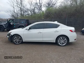 2016 Acura ILX z VIN 19UDE2F33GA013007, wystawiony jako IAAI lot #41902439 z przebiegiem 123 447 mil mil oraz . Historia ofert i sprzedaży dostępna na DreamBid. Obrazek 15.